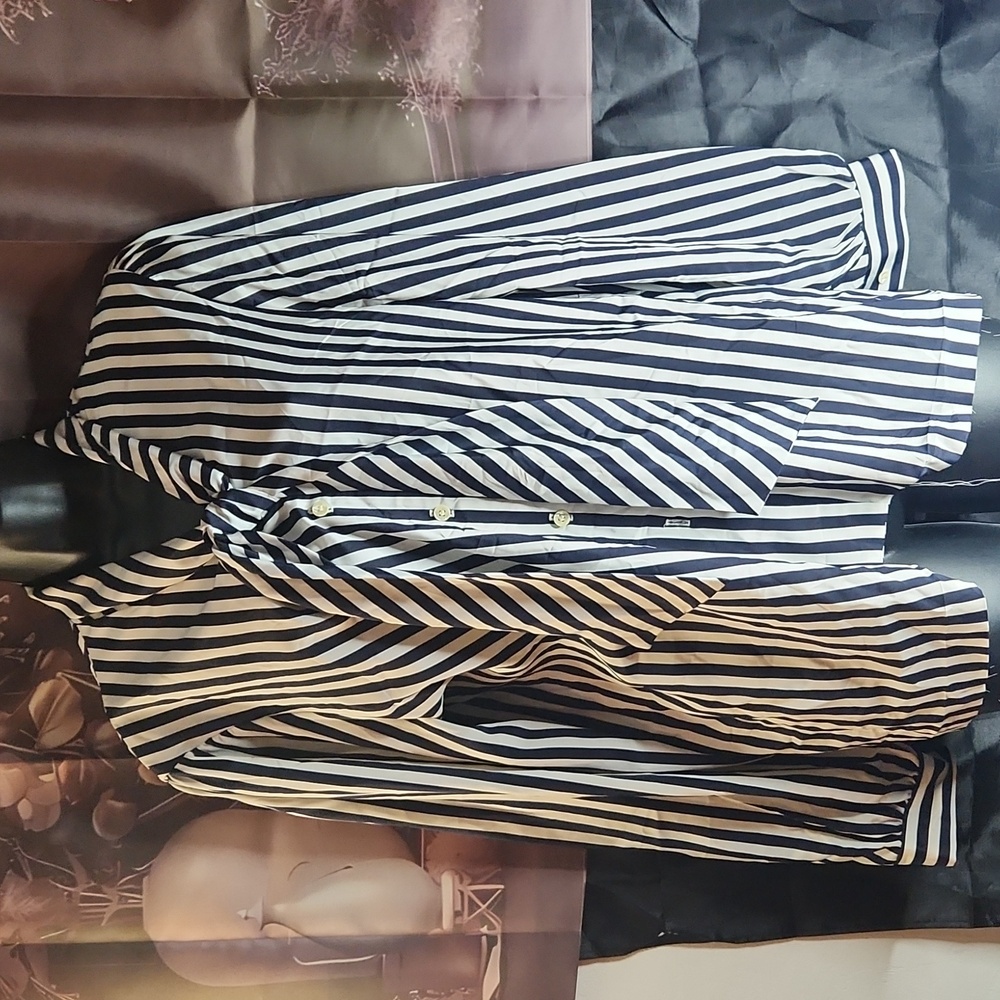 Woman's Longsleeve blouse